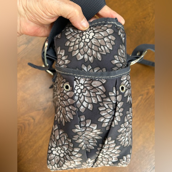 Rachel Ray Lunchbag. Floral, SilverInsulated. 1 Main & 1 small section. 12x9x5”. - Picture 4 of 7